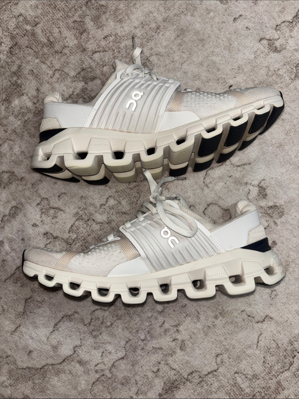 On Cloudswift Cloudtec Running Sneakers